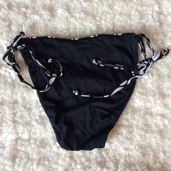 tie up triangle bikini - Picture 6 of 8